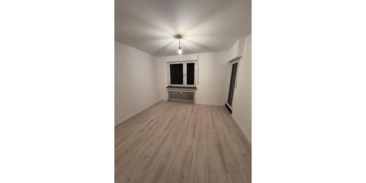 Erstbezug nach Sanierung: 4 Zimmer Küche, Bad, Gäste-WC, Balkon 4 zimmer