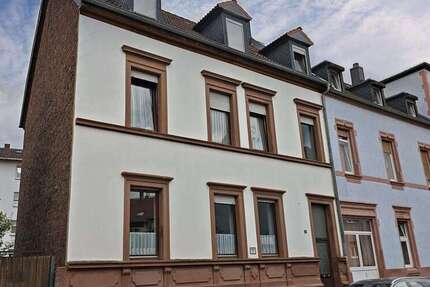 Haus zum Kaufen in Kaiserslautern 374.000 € 297.28 m² 20 zimmer
