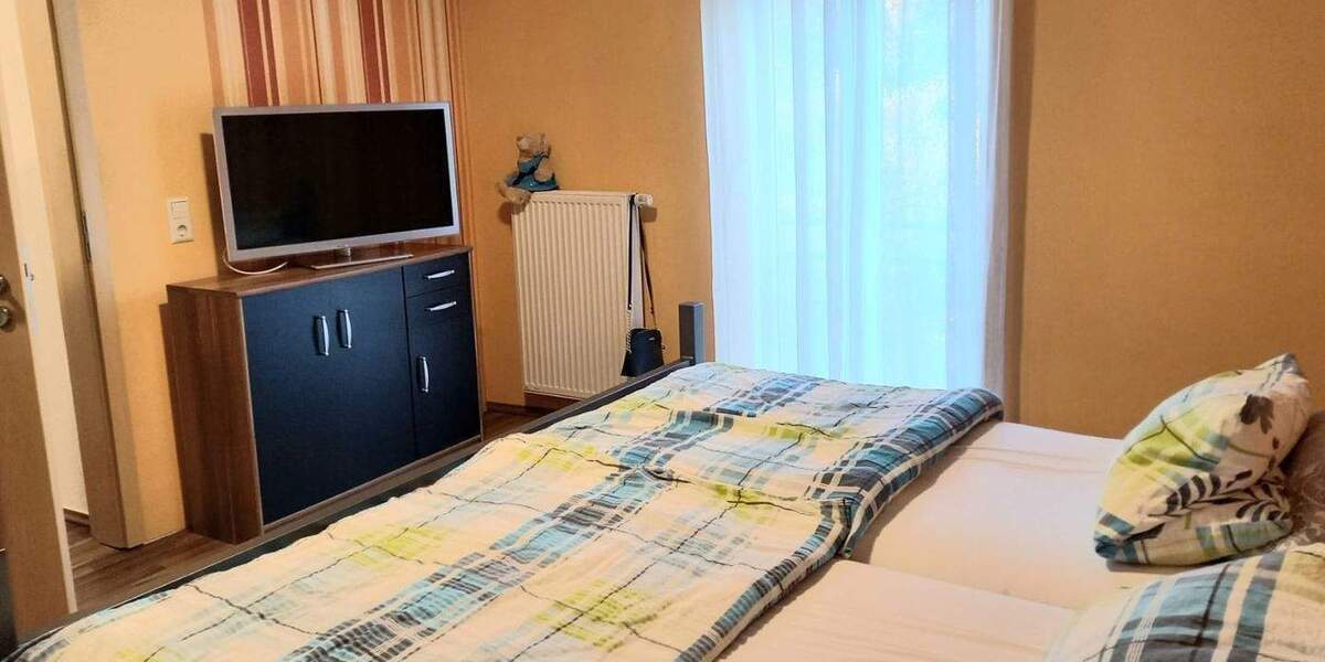 Wohnhaus in Top Zustand (kernsaniert + renoviert) mit Balkon, Terrasse, Garten und Garage (+ bei Ausbau DG ca.40 m² Wfl) in Rodalben-Waldrandlage 4 zimmer