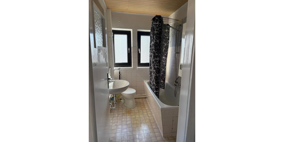 Dachgeschoßwohnung Pirmasens - 3 Zimmer, 70 m&sup2;, 420&euro; | Angebot:26185176