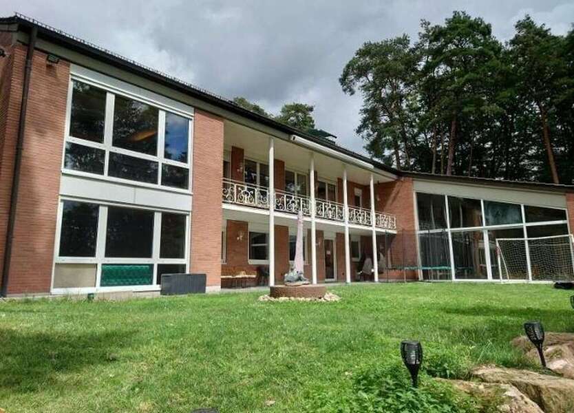 Haus zum Kaufen in Ramstein-Miesenbach 4.900.000 € 750 m²