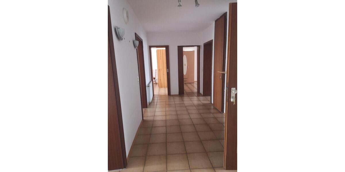 Erdgeschoßwohnung Kaiserslautern Engelshof - 5 Zimmer, 136 m&sup2;, 1.700&euro; | Angebot:25961989